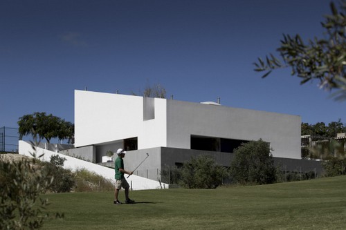 fachadas hechas a base de concreto blanco en portugal